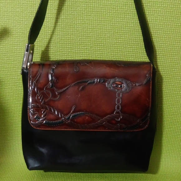 Handbags - Brown and Black Leather Shoulder Bag Vintage